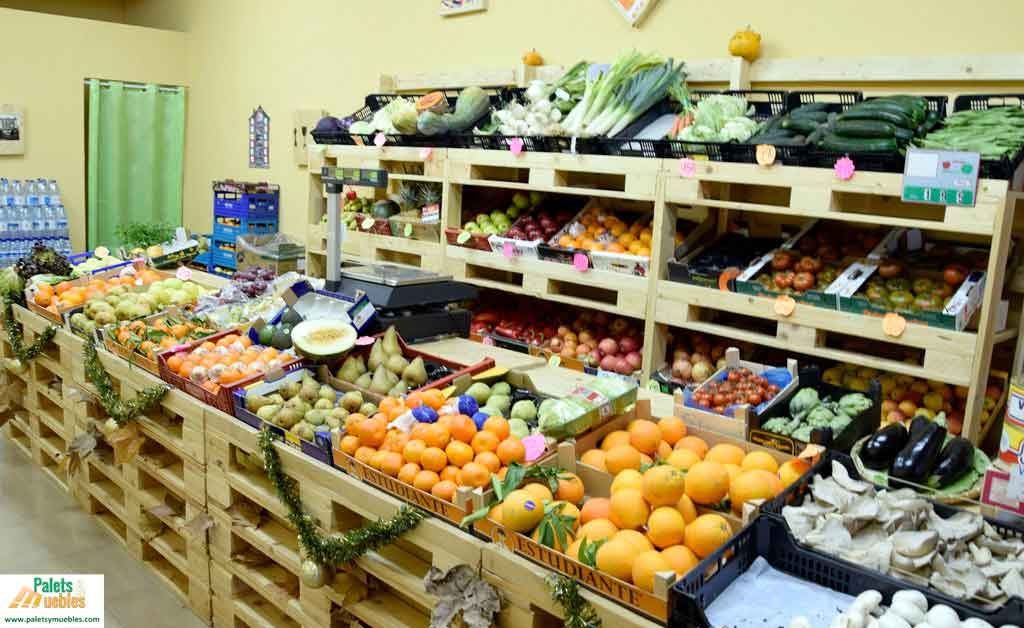 mobiliario con palets para fruteria